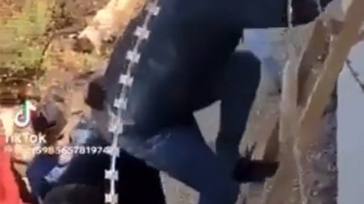 Nasuh Mahruki merdivenle sınırı geçen Suriyelileri paylaştı komutanlara açık açık sordu