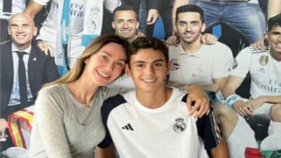 Demet Şener oğlunu öpücüklerle uğurladı