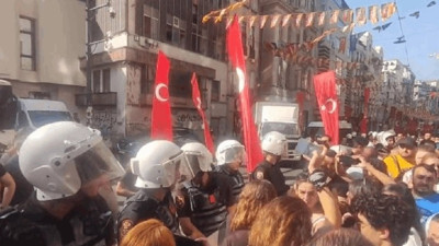 Taksim’de öğretmenlere ters kelepçe ve gözaltı