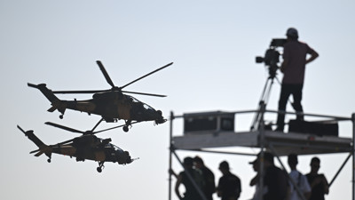 Türk pilotları ATAK helikopterlerine harmandalı oynattı