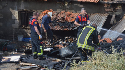 Tavşanlı'daki baraka yangınında tavuklar telef oldu