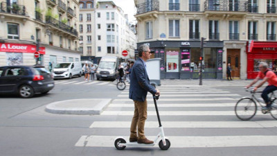 Paris sokaklarında scooterlar kaldırıldı