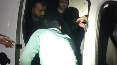 Araçtan inen kaçak göçmenlerin ardı arkası kesilmedi
