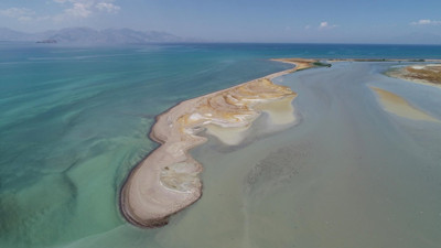 Dünyanın en büyük ikinci tuz gölü Urmiye Gölü kurudu. Van Gölü de kuruyacak mı?