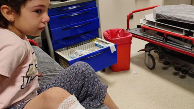 Balkonda uyuyan çocuğa yorgun mermi isabet etti