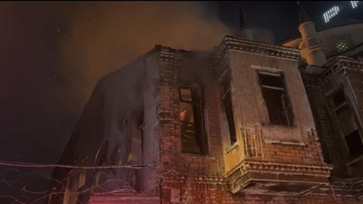 Beyoğlu’nda 2 katlı binada yangın çıktı