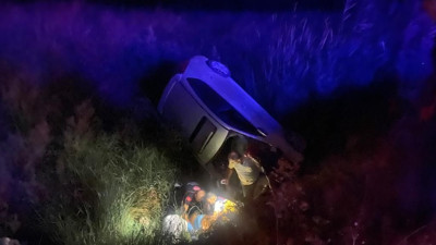 Bursa'da otomobil tarlaya uçtu: 1 ölü 2 yaralı