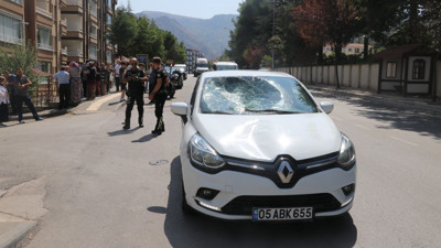 Diyalize giderken otomobil çarptı; ağır yaralı