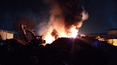 Geri dönüşüm tesisinde yangın çıktı