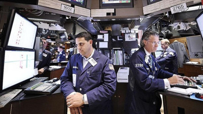 Petrol kısıntısı uzatıldı. Küresel piyasalar negatife döndü