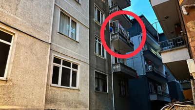 Artvin'de balkondan düşen depremzede çocuk öldü