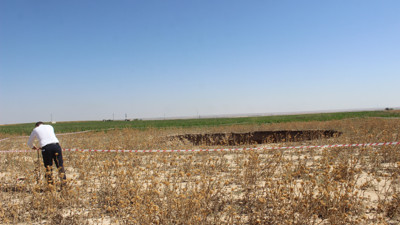 Havuç toplayan köylüler koşa koşa geldi şoku yaşadı. Çoban koyunlarını toplayıp uzaklaştı