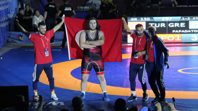 Milli Takım Kırgızistan'da şampiyon oldu. 'Erik dalı'yla kutladılar