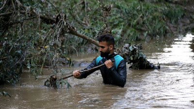 Kırklareli'deki yüzlerce asker selde kaybolan kişiyi arıyor