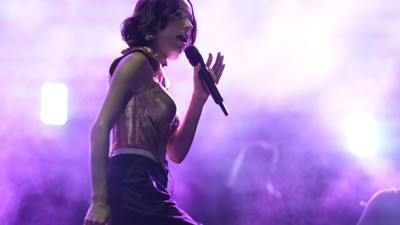 Zeynep Bastık güzellik sırrını konserde açıkladı