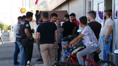 Yabancı uyruklu kardeşler birbirine bıçaklarla saldırdı