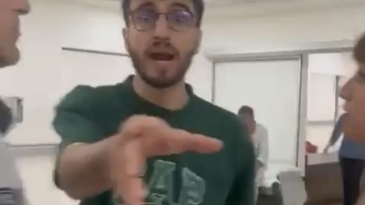 Doktor hastaya yumruk attı