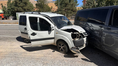 Üç aracın karıştığı kazada 1 kişi yaralandı (09 Eylül 2023)