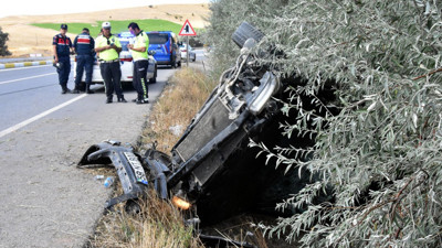 İki otomobil çarpıştı: Aynı aileden 1'i bebek 2'si çocuk 5 yaralı