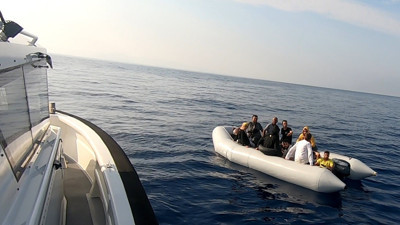 Sahil güvenlik ekipleri 20 düzensiz göçmen yakaladı