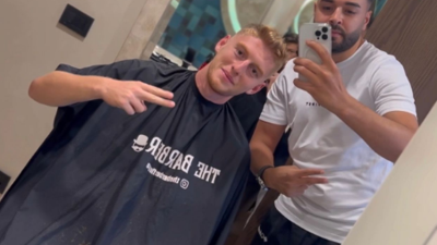 Ünlü kuaför Arif sarsılmaz Ümit Milli Takımı'na İtalya maçı öncesi uğurlu tıraşını yaptı