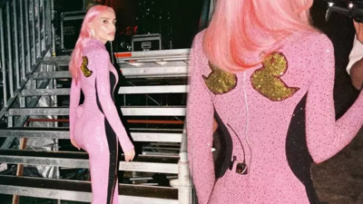 Gülşen sahne tarzıyla sosyal medyayı salladı! Deniz Seki'den yorum gecikmedi