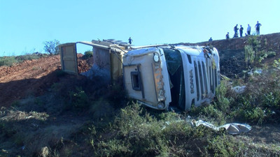 Hafriyat kamyonu şarampole yuvarlandı (13 Eylül 2023)