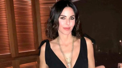 Defne Samyeli sevgilisiyle ilgili sorulardan kaçmak için 2 saat restoranda bekledi