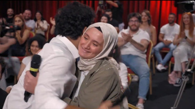 Hasan Can Kaya boşanma nedenini anlatan öğretmene ''helal olsun'' diyerek sarıldı