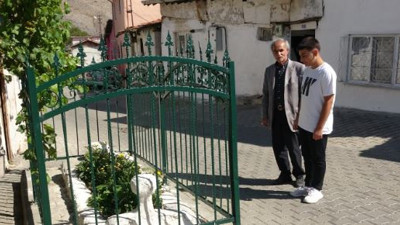 Yolun ortasında esrarengiz mezar