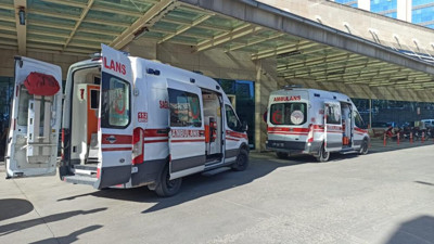 Pervari'de tarım aracı devrildi: 2 yaralı