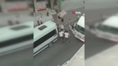 Pendik’te düğün salonu önünde bıçaklı kavga: 4 yaralı