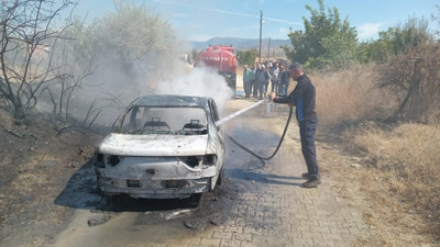 Seyir halinde alev alan otomobil cayır cayır yandı (16 Eylül 2023)