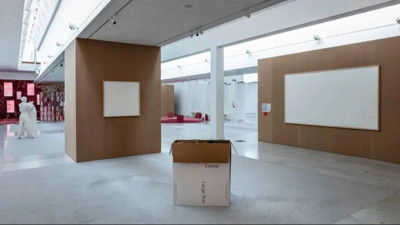 75 bin dolar aldı 2 boş tuval yolladı. Bu nasıl sanat?