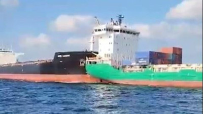 Ahırkapı açıklarında iki gemi çarpıştı! Kaza anının görüntüleri ortaya çıktı