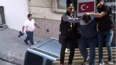 Esenyurt’ta eşini öldüren cani adliyeye sevk edildi. Susma hakkını kullandı