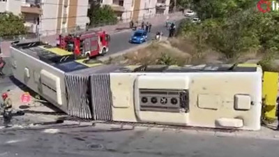 İstanbul'da yolcu dolu belediye otobüsü devrildi