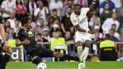 Berlin duvarı 94'te yıkıldı