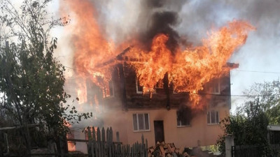 2 katlı ev alev topuna döndü