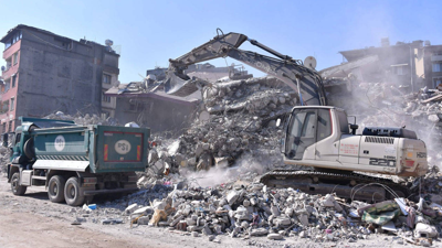 Depremin vurduğu Hatay'da yeni tehlike. Gökten yağıyor