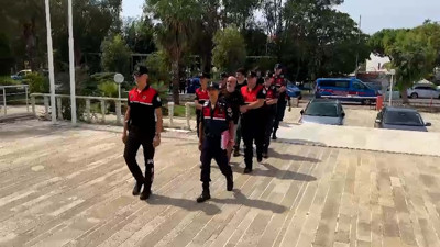 İzmir'de ticari taksiyle göçmen kaçakçılığında 13 tutuklama