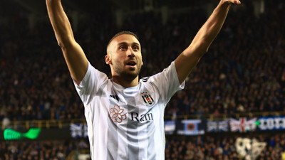 Cenk Tosun Mert Günok'a övgü yağdırdı: Bizi maçta tutan o oldu