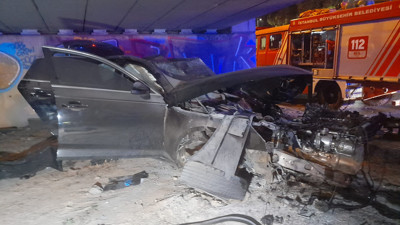 İstanbul’da tümsekten seken araç 4 kişiye mezar oldu. Hurdaya dönen araçtan 2 tabanca çıktı