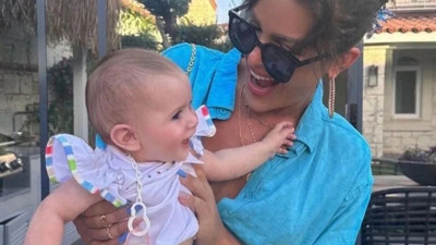 Selin Ciğerci ilk kez kızıyla pozlarını paylaştı