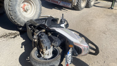 17 yaşındaki motosikletli genç traktörün altında kalarak yaşamını yitirdi