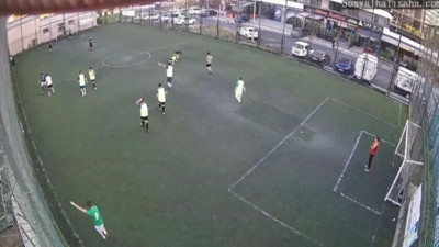 Halı saha maçı sırasında kalp krizi geçirdi