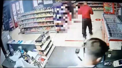 Dinlene dinlene soydular. Fabrika soygununa ara verip yandaki markette 1 saat mola verdiler