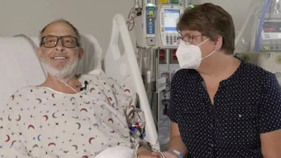 58 yaşındaki adam artık domuz kalbiyle yaşayacak. Hayvandan insana organ nakli. Şaka yapmaya bile başladı