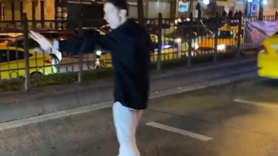 Futbolcu İstanbul'da trafik polisliğine soyundu. Cep telefonu ışığıyla durduğu araçların içerisine baktı