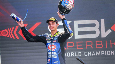 Toprak Razgatlıoğlu podyumda. İspanya'da ikinci oldu